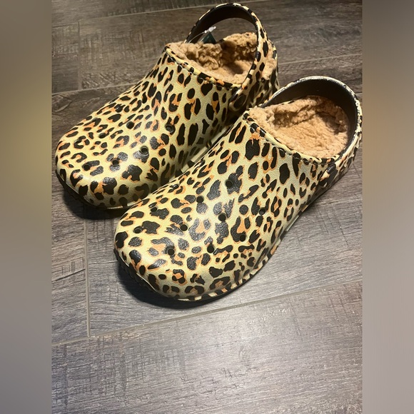 Simply Southern Fleece Clogs - Leopard Print Size 10 - Picture 2 of 9